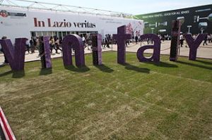 320px-Vinitaly 2011 garden